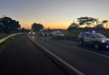 Motorista embriagado bate carro contra defensa metálica perto do Rancho Quarto de Milha em Presidente Prudente