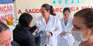 Julho Neon leva orientações sobre saúde bucal a pacientes das unidades de saúde de Prudente