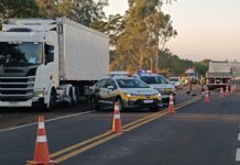 Motociclista morre ao atingir caminhão após desviar de boi solto na rodovia Julio Budisk em Presidente Prudente