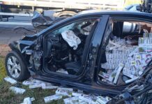 Transportando R$ 100 mil em cigarros contrabandista bate carro de frente com carreta e morre em Rosana