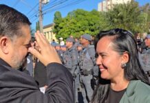 Vereadora Sara Lopes recebe Medalha Bravos Prudentinos de 32 durante desfile de 9 de julho