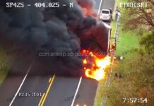 Caminhão pega fogo e interdita rodovia em Martinópolis