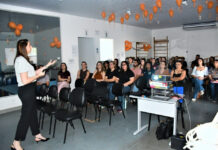Centro de Reabilitação encerra Agosto Laranja com ação de conscientização sobre esclerose múltipla