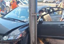 Motorista passa mal ao volante e bate Honda Civic contra parede de comércio em Martinópolis