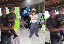 Menino de 3 anos ganha surpresa de policiais militares em festa de aniversário em Presidente Prudente