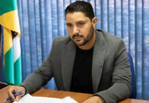 Câmara Municipal de Ourinhos cassa mandato do prefeito após sessão de quase 11 horas
