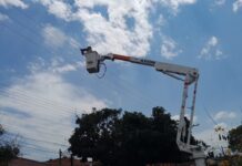 Pipa enroscada na rede elétrica provoca falta de energia na Zona Leste de Presidente Prudente