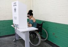 ATÉ HOJE: Eleitores com deficiência ou mobilidade reduzida podem pedir transporte gratuito nas eleições