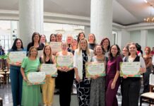 Unoeste premia secretária, professores e 16 escolas municipais de Prudente por destaques na educação