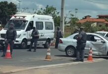 Carro atinge motocicleta da PM e deixa policial ferido em Presidente Prudente