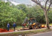 Prefeitura realiza manutenção na ponte da Avenida Salim Farah Maluf